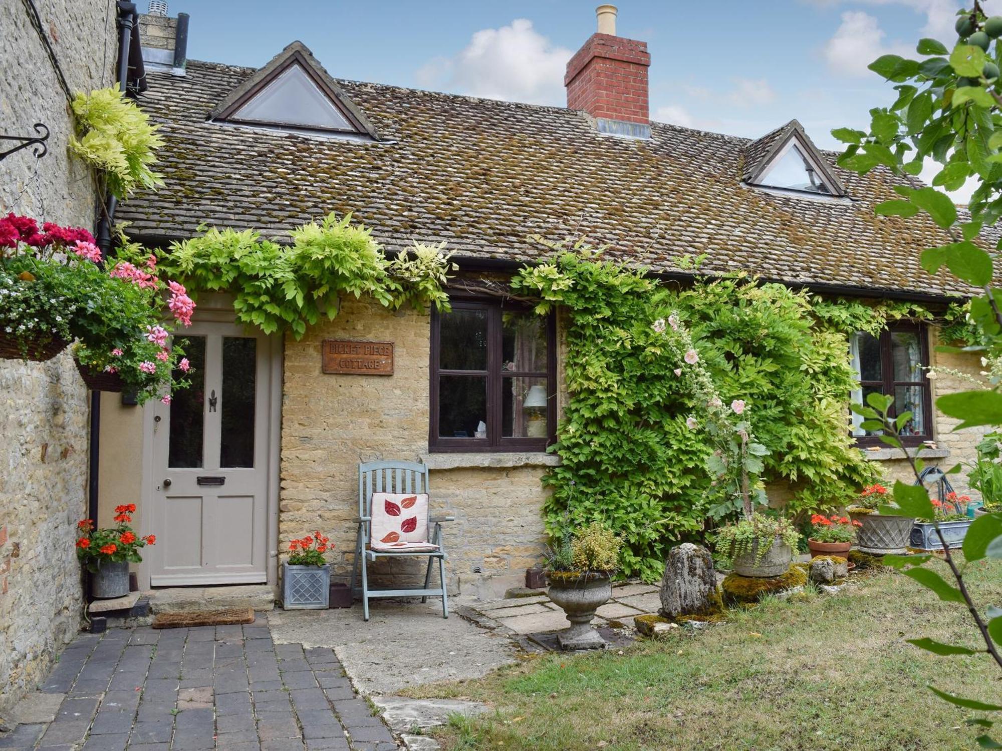 Picket Piece Cottage Chadlington ภายนอก รูปภาพ